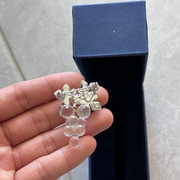 Moving Sale | Swarovski brooch pin transparent grape excellent in original box - Picture 8 of 14